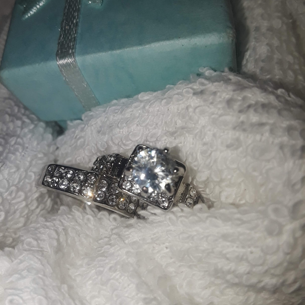 Engagement set. - Picture 4 of 5